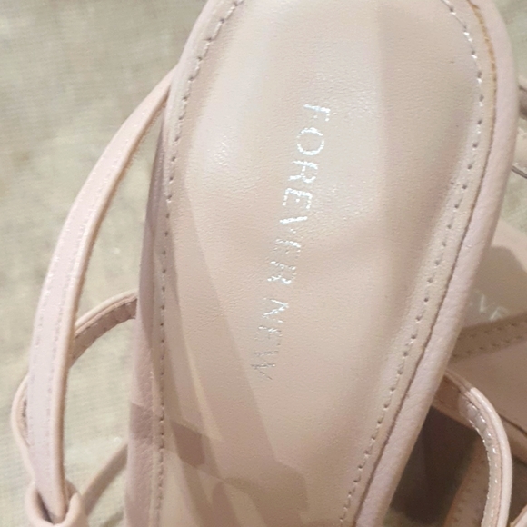 💟 HOST PICK💟FOREVER NEW NWT Size 7 / 38 Nude Strappy Heels with mid block heel - Picture 2 of 6